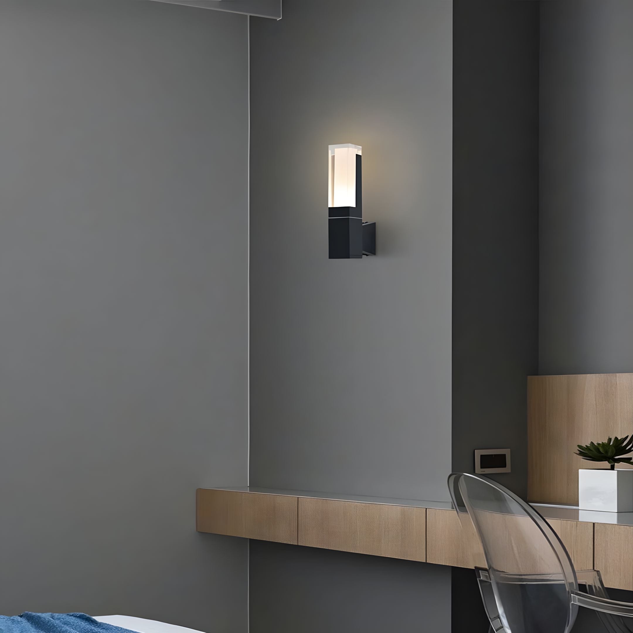 ELOURA-Sleek Aluminum Wall Fixture-ZENDUCE