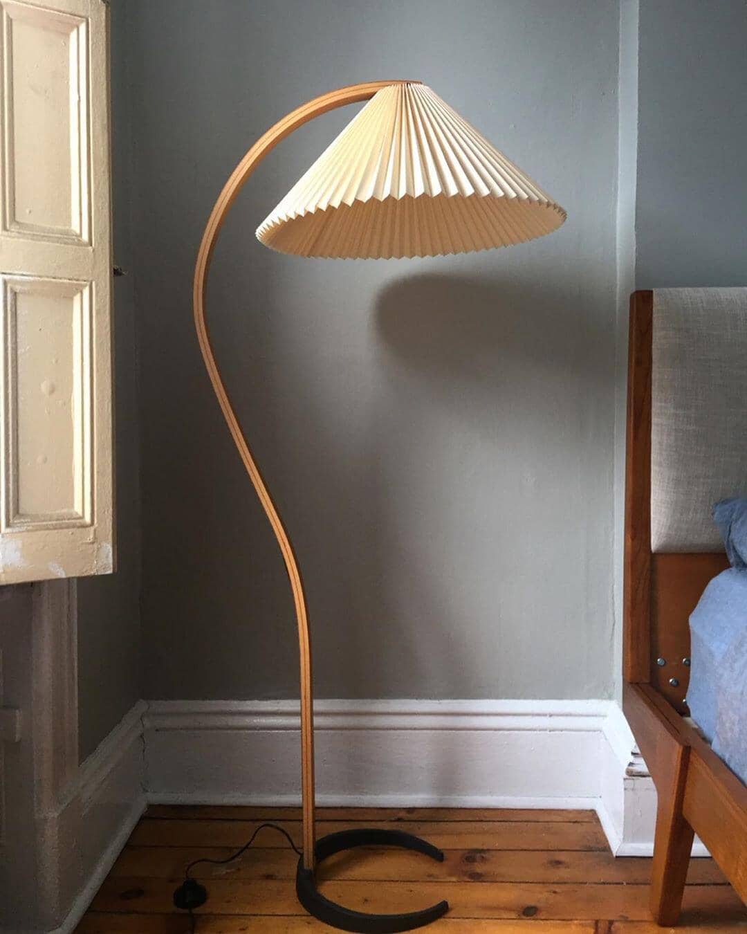 VIREX-Wooden Floor Lamp-ZENDUCE