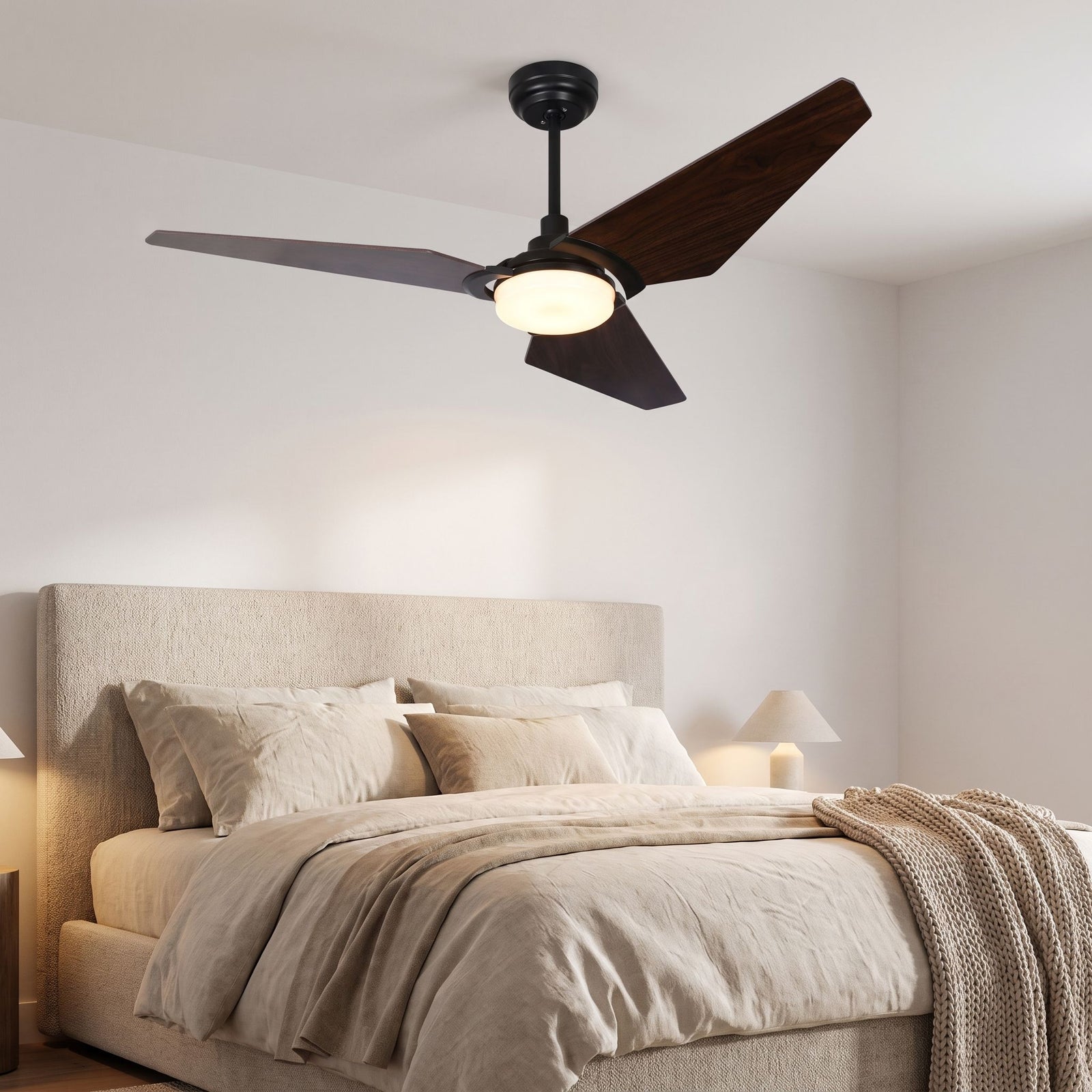 SAELIA fan in bedroom