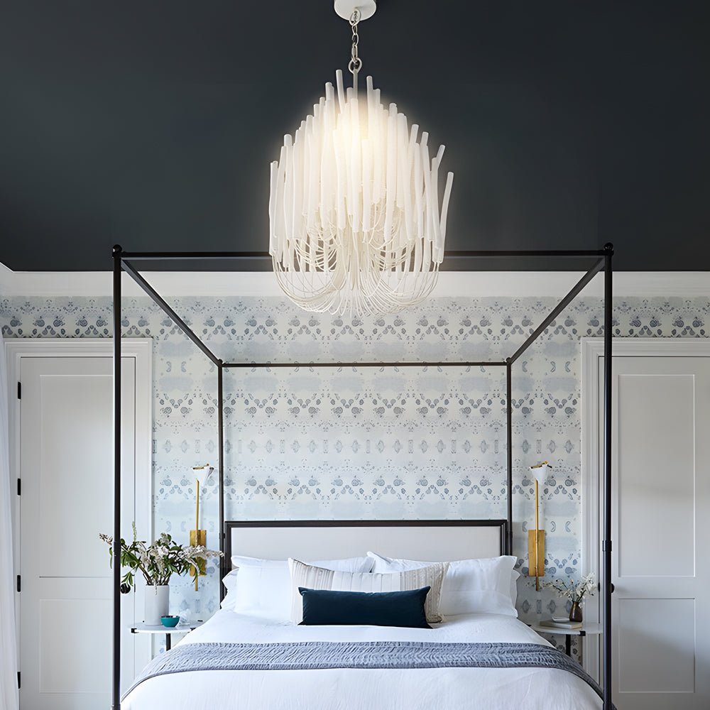 CERYNE - White wood chandelier above a canopy bed